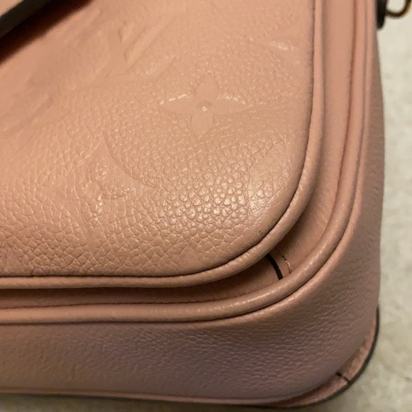 (SOLD) Louis Vuitton Pochette Métis Monogram Empreinte Leather Rose - Picture 7 of 13